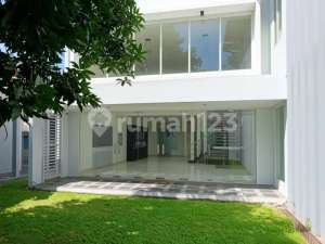 Rumah, Jl. Mongonsidi, Prime Location lokasi di Makassar Kota, tersedia melalui melalui situs Olx