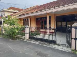 Rumah Lama Di Perumahan Nata Endah Kopo lokasi di Bandung Kota, tersedia melalui melalui situs Olx