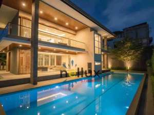 Rumah Lux Modern Minimalis Di Setra Duta Bandung Utara lokasi di Cimahi Kota, tersedia melalui melalui situs Olx