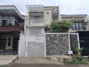 Rumah Rapih 2 Lantai Semi Furnish LT 175 Di Billy Moon Duren Sawit Jakarta Timur lokasi di Jakarta Timur, tersedia melalui melalui situs Olx