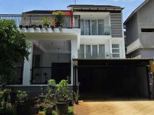 Rumah SHM Puspita Loka BSD Tangerang Selatan lokasi di Tangerang Selatan Kota, tersedia melalui melalui situs Olx