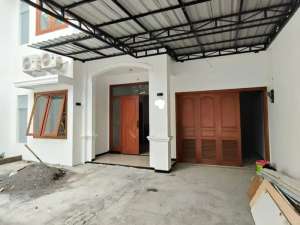 SEWA Rumah 2 Lantai Dukuh Kupang, Baru Renov, Siap Huni, Surabaya Barat lokasi di Surabaya Kota, tersedia melalui melalui situs Olx