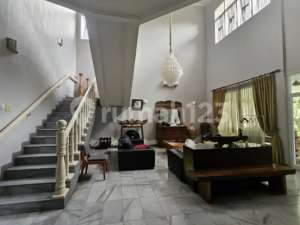 Sewa Rumah Full Furnished Ampera Akses Bagus lokasi di Jakarta Selatan, tersedia melalui melalui situs Olx