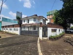 Sewa Rumah Pertahun 2 Lantai Unfurnished Siap Huni di Mega Kuningan Dekat Setiabudi, Sudirman dan SCBD lokasi di Jakarta Selatan, tersedia melalui melalui situs Olx