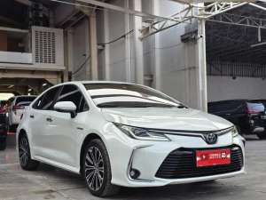 Jual bekas TOYOTA ALTIS V HYBRID AT 2021 PUTIH,lokasi di Bekasi Kab.
