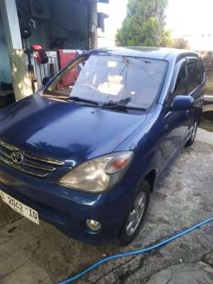 Jual bekas Toyota Avanza 2004 Bensin,lokasi di Depok Kota