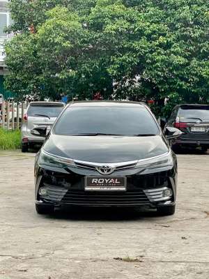 Jual bekas Toyota Corolla Altis V AT 2018 2019 facelift model,lokasi di Palembang Kota