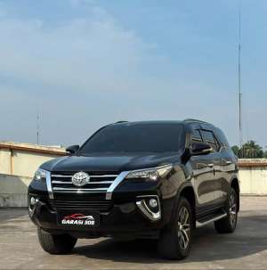 Jual bekas Toyota Fortuner 2.4 VRZ AT 2017 Hitam Non TRD Tangan Pertama KM 92 rb,lokasi di Jakarta Selatan