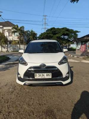 Jual bekas TOYOTA SIENTA Q CVT,lokasi di Bandung Kota