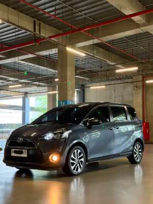 Jual bekas Toyota Sienta v 2017,lokasi di Tangerang Kab.
