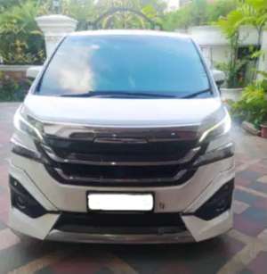 Jual bekas Toyota Vellfire 2017,lokasi di Surabaya Kota