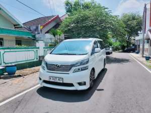 Jual bekas Toyota Vellfire istimewa KM 95rb,lokasi di Malang Kota