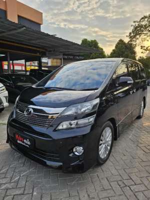 Jual bekas Toyota Vellfire ZG 2012 termurah,lokasi di Jakarta Barat