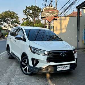 Jual bekas Toyota venturer 2021,lokasi di Malang Kota