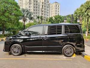 toyota voxy 2.0 , tersedia melalui melalui situs Olx