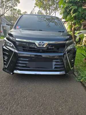 Jual bekas Toyota Voxy 2017,lokasi di Tangerang Kab.