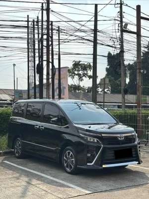 Jual bekas toyota voxy 2018,lokasi di Bogor Kota