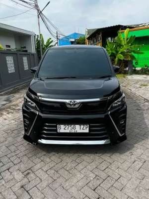 Jual bekas Toyota Voxy 2018,lokasi di Tangerang Kota