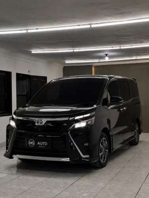 Jual bekas Toyota Voxy 2019,lokasi di Jakarta Timur