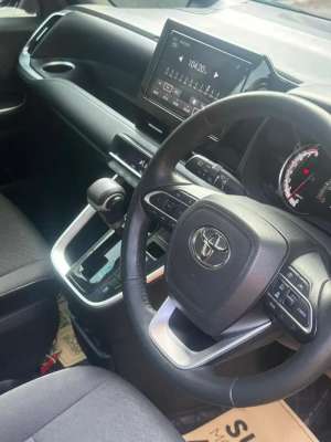 TOYOTA VOXY 2023 , tersedia melalui melalui situs Olx