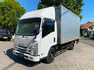 Jual bekas Truk ELF 4rdLong Th2021 Box JumboTg-1,lokasi di Surabaya Kota