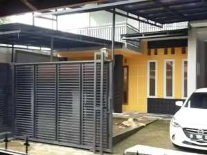 Turun Harga Rumah 2 Lantai CikunirLT 198, LB 280, 1,35 M lokasi di Bekasi Kota, tersedia melalui melalui situs Olx