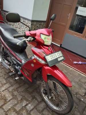 Jual bekas Yamaha Vega ZR. Tahun 2011. Warna merah,lokasi di Malang Kab.