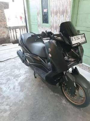 Jual bekas Yamaha Xmax 2023 Connected Hitam,lokasi di Jakarta Barat