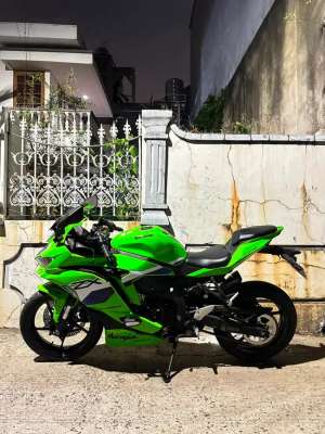 Jual bekas YMS NINJA ZX25RR 2026 ABS MULUS SEPERTI BARU,lokasi di Jakarta Barat