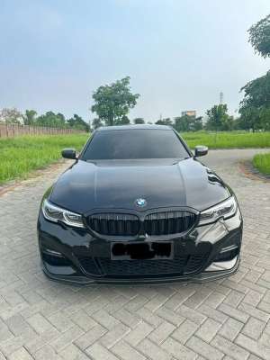 Jual bekas BMW 330i 2021 pmk 2022 Bonus Modif 150 jtKM Sangat Rendah 30rb,lokasi di Surabaya Kota