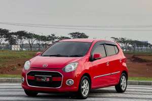 Jual bekas Daihatsu Ayla 1.0 X manual MT 2015 merah metalik KM low,lokasi di Tangerang Kab.