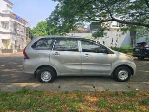Jual bekas Daihatsu Xenia Tahun 2013,lokasi di Jakarta Barat