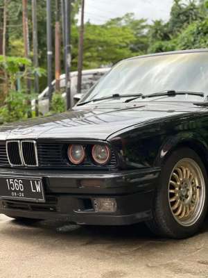 Jual bekas Dijual BMW E30 1992 Hitam Nego kondisi Normal,lokasi di Tegal Kota