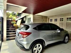 dijual rumah 3 lantai modern minimalis carpot luas private swimming pool di billy moon pondok kelapa lokasi di Jakarta Timur, tersedia melalui melalui situs Olx