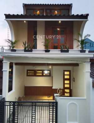 Dijual Rumah Bagus Baru Renovasi Di Kawasan Bintaro lokasi di Tangerang Selatan Kota, tersedia melalui melalui situs Olx