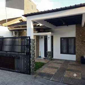 Dikontrakkan rumah nyamanstrategis siap huni di pusat kota Makassar lokasi di Makassar Kota, tersedia melalui melalui situs Olx