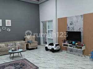 Disewakan Rumah di Serua Indah Ciputat, Tangerang Selatan lokasi di Tangerang Selatan Kota, tersedia melalui melalui situs Olx