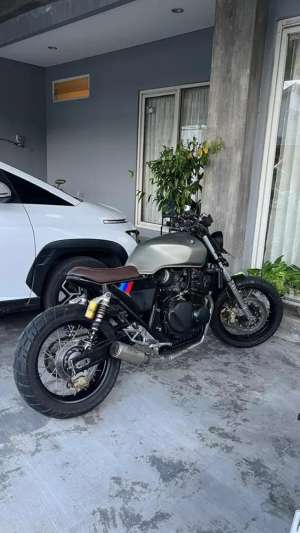 Jual bekas Honda CB400 Full Modif Custom BMW R NineTR9,lokasi di Jember Kab.