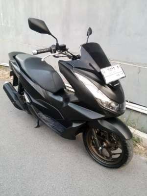 Jual bekas Honda PCX ABS 160 2023 Hitam Dob,lokasi di Semarang Kota