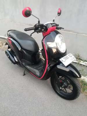 Jual bekas Honda Scoopy 2018 Hitam glossy,lokasi di Semarang Kota
