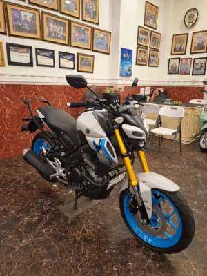 Jual bekas HUB CE KOM MT 15 2026 MOTOR GRES KAYA BARU KM RENDAH PAJAK HIDUP,lokasi di Tangerang Kota