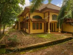 Jual Rumah Bukit Baruga Raya, Depan Sekolah Athirah lokasi di Makassar Kota, tersedia melalui melalui situs Olx