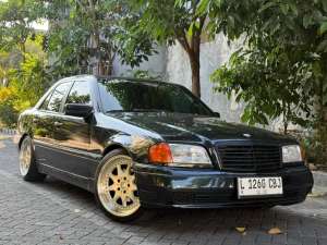 Jual bekas Mercedez Benz C230 Classic 1997 Manual Istimewa.,lokasi di Surabaya Kota