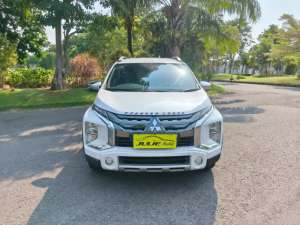Jual bekas MITSUBISHI EXPANDER CROSS 2020 PREMIUM PACAGE AUTOMATICPMK 2021 PUTIH,lokasi di Surabaya Kota