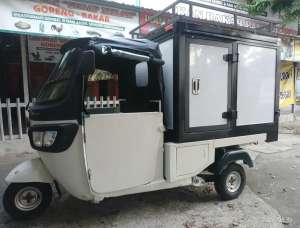 Jual bekas Motor Roda 3 TVS Box Bajaj, Bentuk Seperti Mobil,lokasi di Semarang Kota