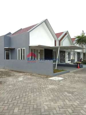 Mrican Royal ClusterRumah Mewah Skandinavia Minimalis di Kediri lokasi di Kediri Kota, tersedia melalui melalui situs Olx