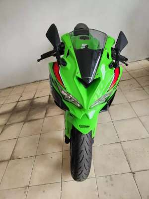 Jual bekas Ninja ZX-25RR ABS KRT Quick Shifter 2024 tipe tertinggi,lokasi di Denpasar Kota