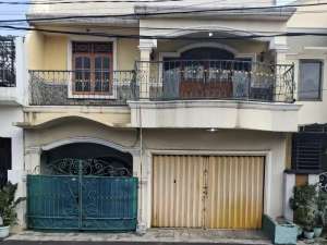 Rumah 2Lantai Harga 800Juta depannya ada Lapangan, parkir aman di Aren Jaya lokasi di Bekasi Kota, tersedia melalui melalui situs Olx