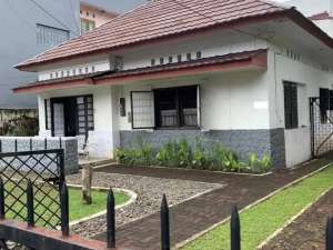 Rumah Besar di Dalam Pusat Kota Jakarta Pusat lokasi di Jakarta Pusat, tersedia melalui melalui situs Olx