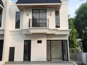 Rumah Brand New di Bintaro Jaya Tangsel Gaya American Style Posisi Hook LR-17789 lokasi di Tangerang Selatan Kota, tersedia melalui melalui situs Olx